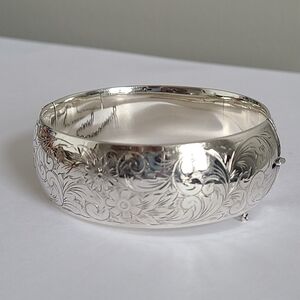 Stunning Vintage Sterling Silver Etched Bold Chunky Hinged Wide Bangle Bracelet